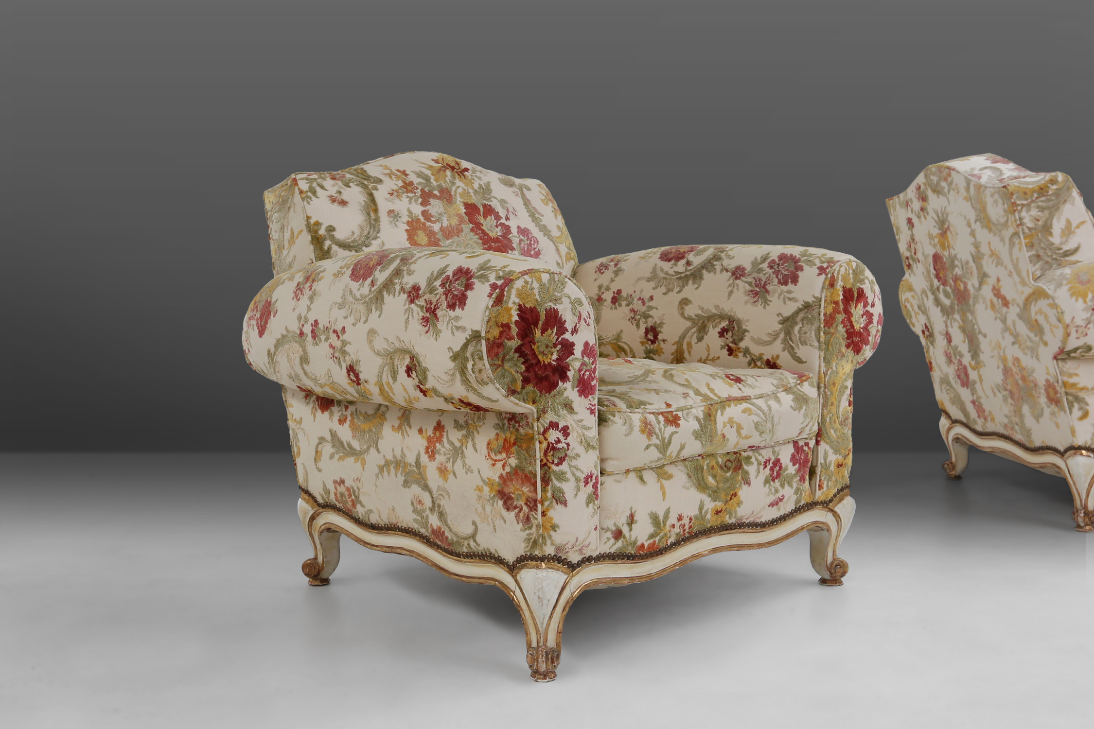 French set of Lounge Chairs in Floral Upholsterythumbnail